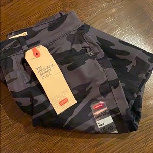 NWT 27 Levi skinny high rise ankle camo Jean